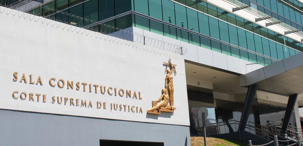 Ces derniers jours, la Chambre constitutionnelle du Costa Rica a émis un vote 11236-2023 du 12 mai 2023, concernant une viabilité environnementale accordée par le Secrétariat technique national de l'environnement (SETENA) pour une décharge à Miramar de Montes de Oro. Participation des citoyens