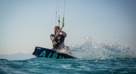 Conozca en este artículo todo lo que tiene que saber sobre el kitesurf y dónde realizarlo en Costa Rica.