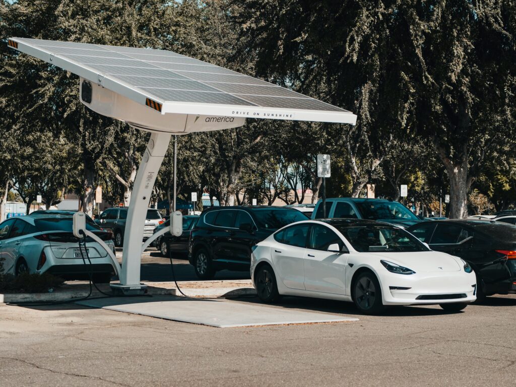 El vehículo eléctrico se creó como una alternativa más verde del vehículo común. ¿Cuál es su verdadero impacto ambiental?