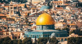 Las semanas pasadas, se realizaron reportajes para medios de noticias nacionales desde Israel. ¿Quién financió esos viajes? ¿De qué manera influye en la labor periodística?