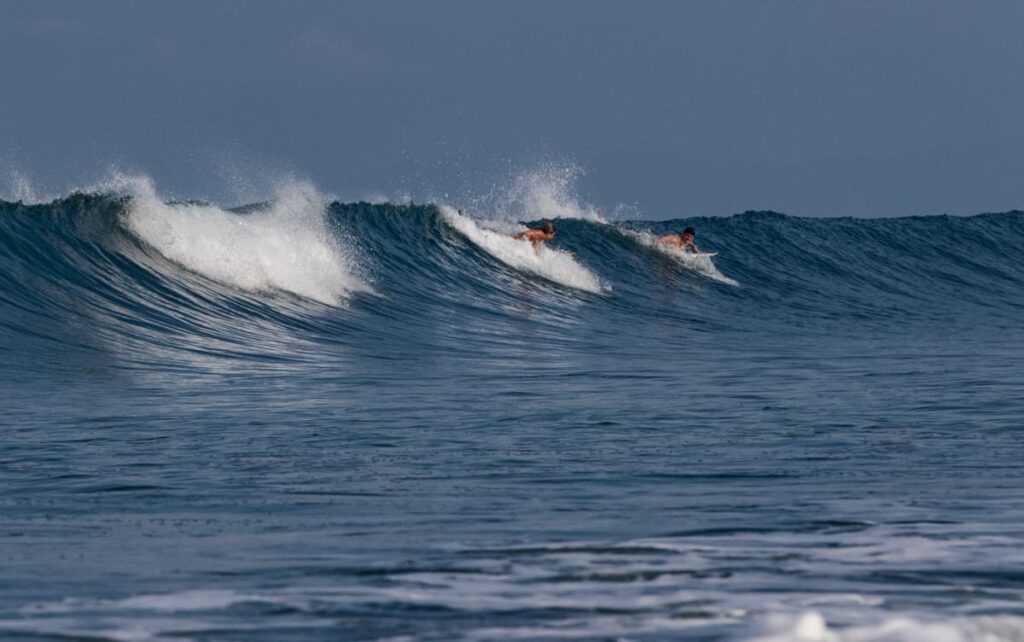 Surf en playa Pavones