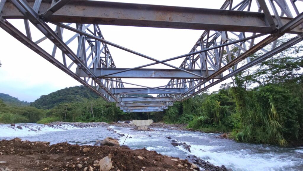 Bridge between La Fortuna and Monteverde